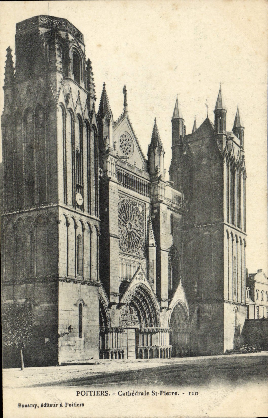 CPA Poitiers Cathedrale Saint Pierre