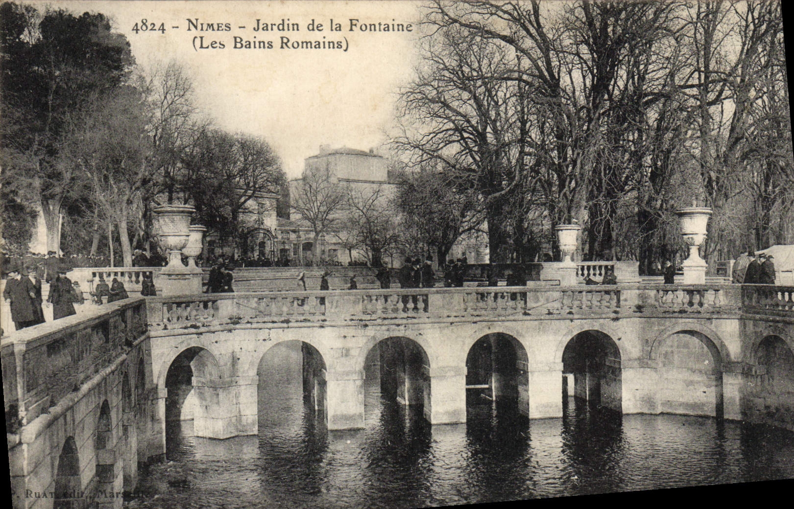Jardín de Nimes de la POSTAL de la VENDIMIA de los jardines romanos de la fuente