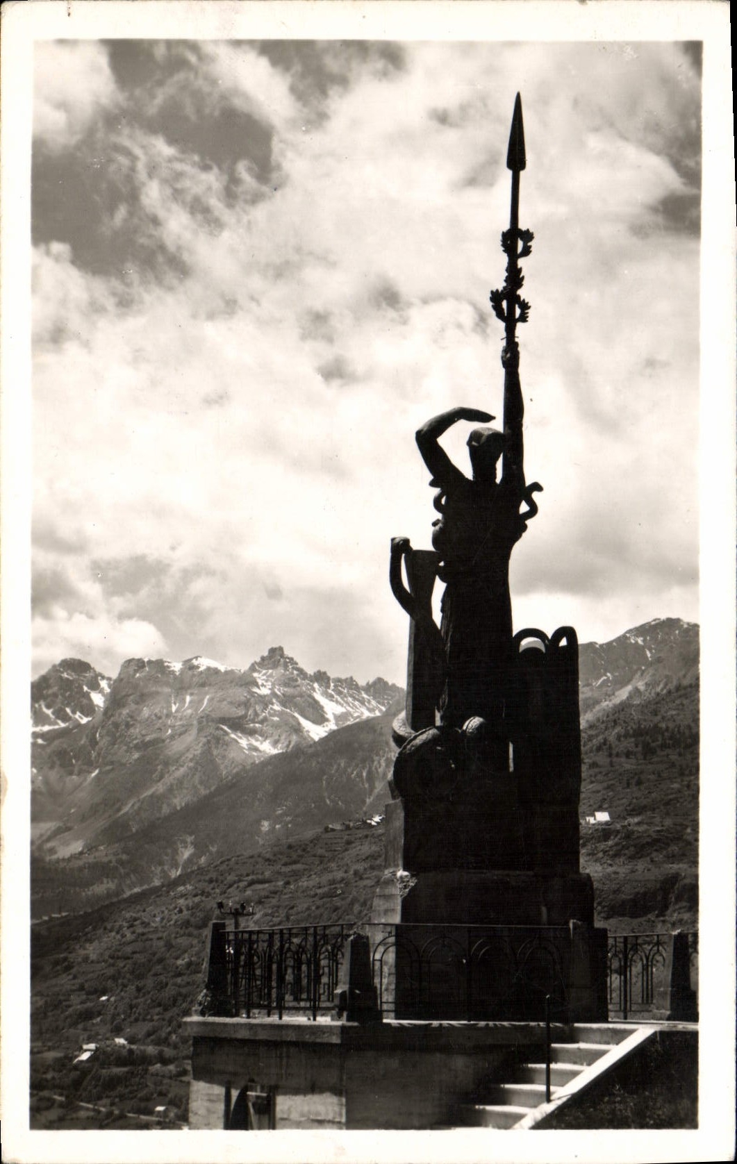 POSTAL MODERNA Briançon Francia de Bourdelle y de podadoras