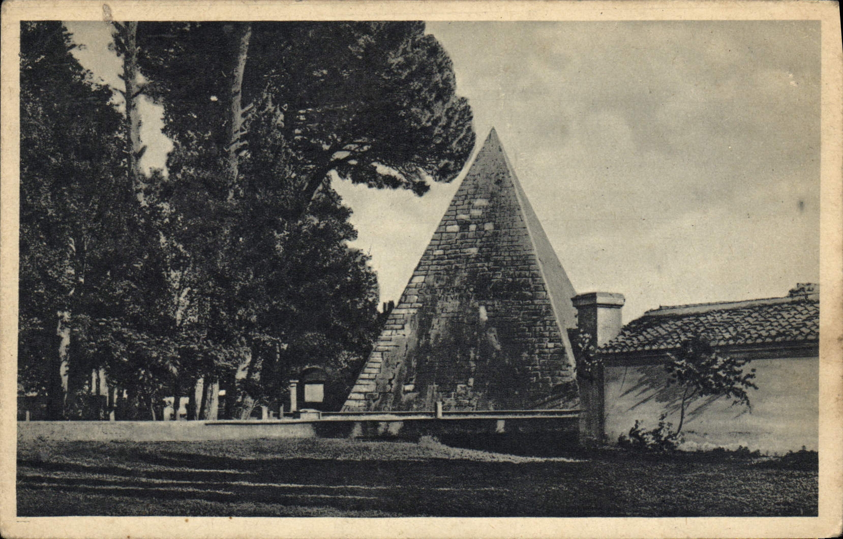 La POSTAL Roma Piramide de la VENDIMIA tiene Caio Cestio