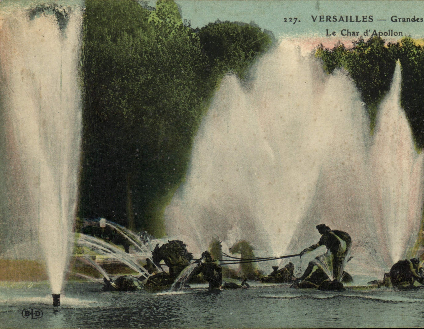 VINTAGE POSTCARD Versailles Large the Tank of Apollo