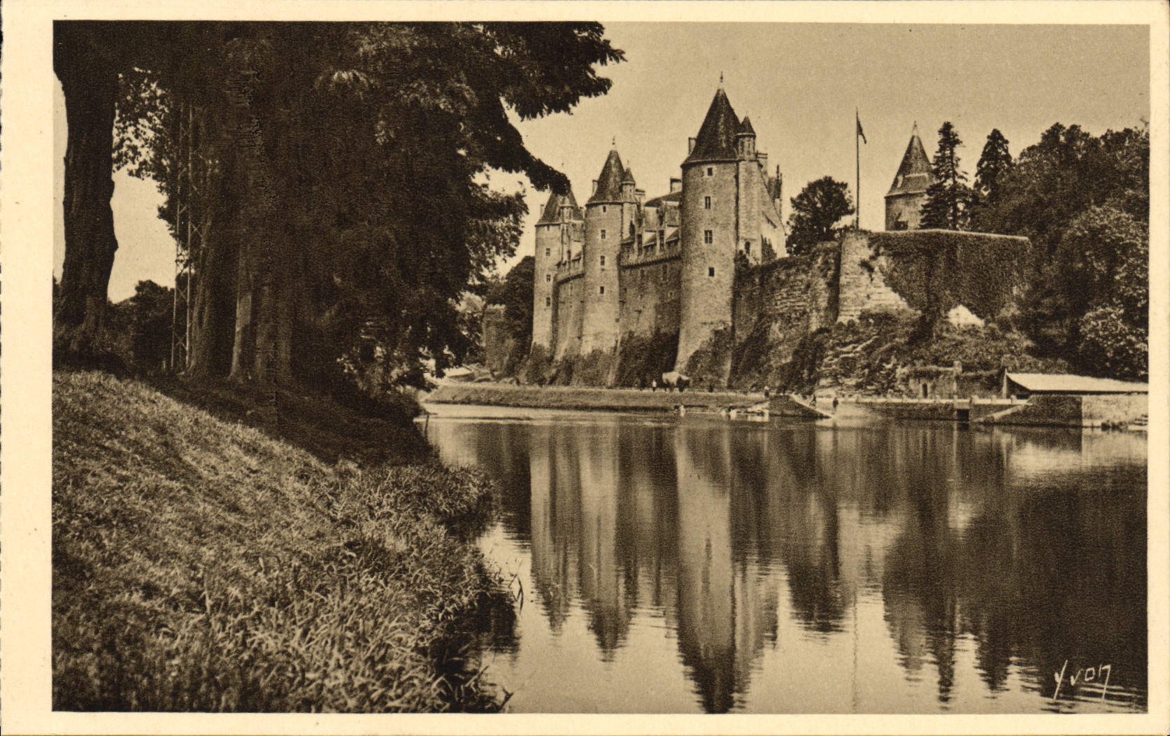 CPA Josselin Les bords de l'Oust et le chateau