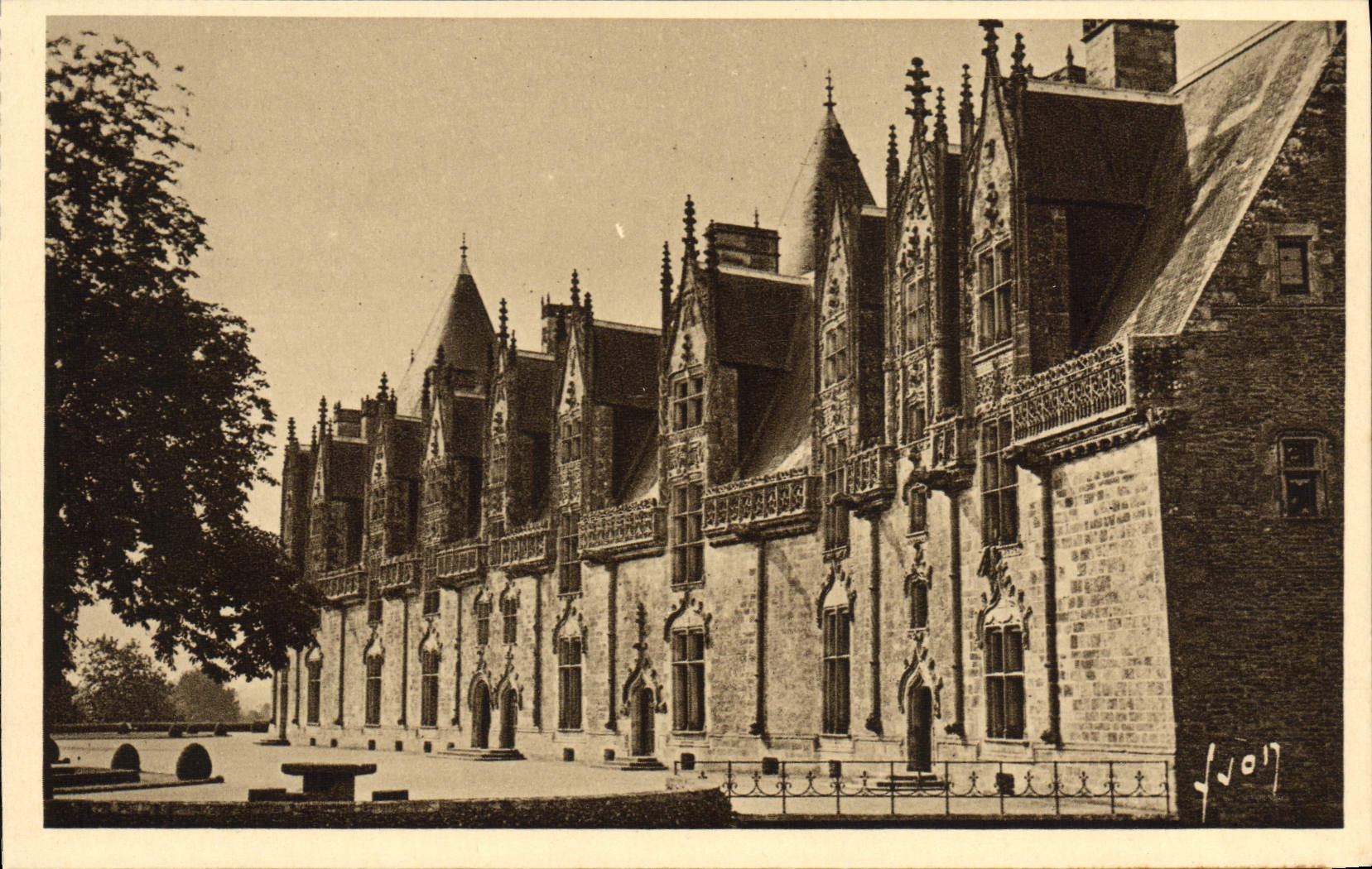 CPA Josselin Facade interieure du Chateau donnant sur la Cour d'honneur