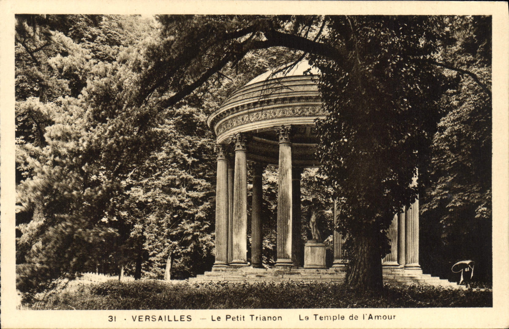 CPA Versailles Le Petit Trianon Le Temple de l'Amour