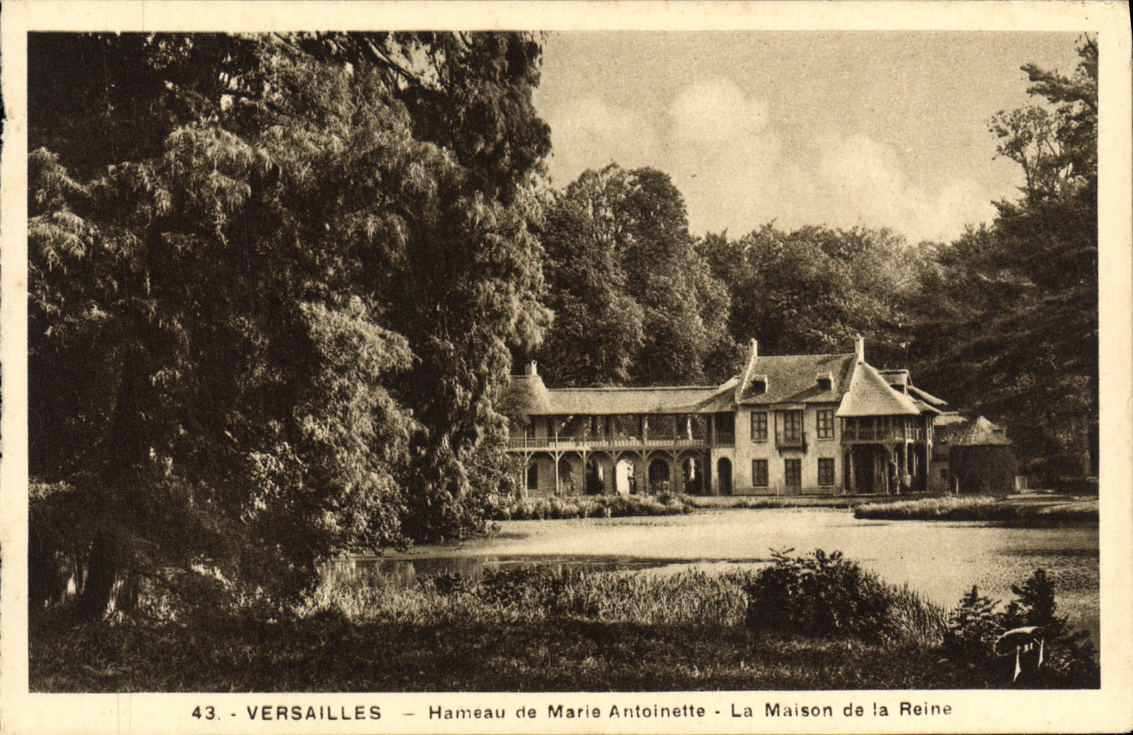 CPA Versailles Hameau de Marie Antoinette la maison de la reine
