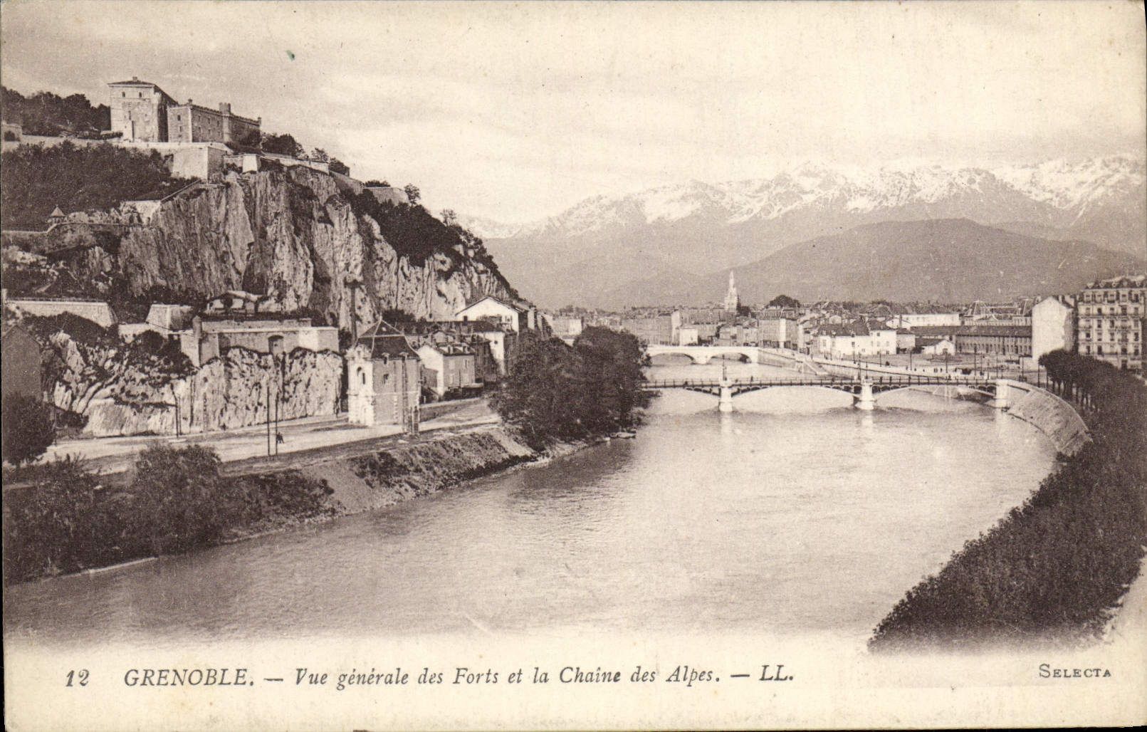 Opinión de Grenoble de la POSTAL de la VENDIMIA de las fortalezas y de la gama alpestre