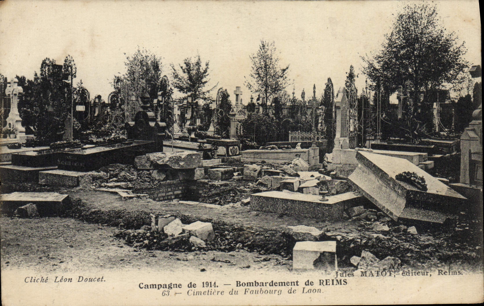CPA Campagne de 1914 Bombardement de Reims Cimetiere du faubourg de Laon Militaria