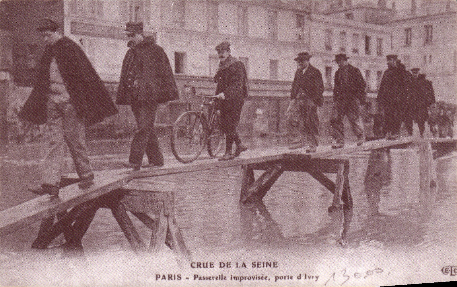 REPRO Paris Passerelle Improvisee porte d'Ivry Inondations
