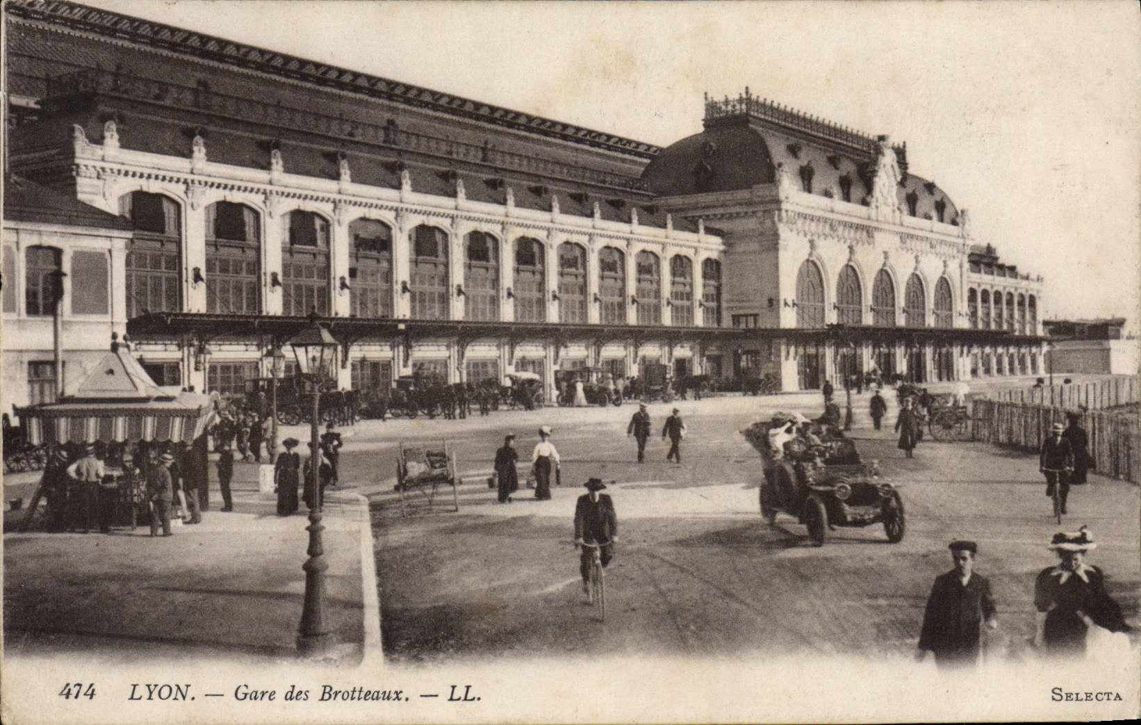 CPA Lyon Gare des Brotteaux Automobile 
