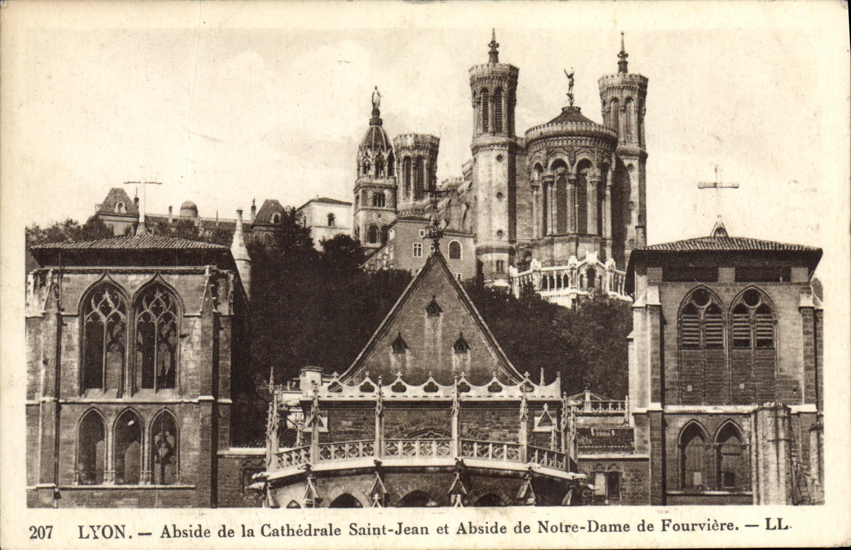 CPA Lyon Abside de la Cathedrale Saint Jean et Abside de Notre Dame de Fourviere