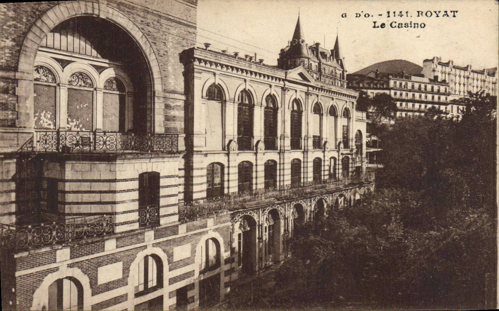 VINTAGE POSTCARD Foyat the Casino