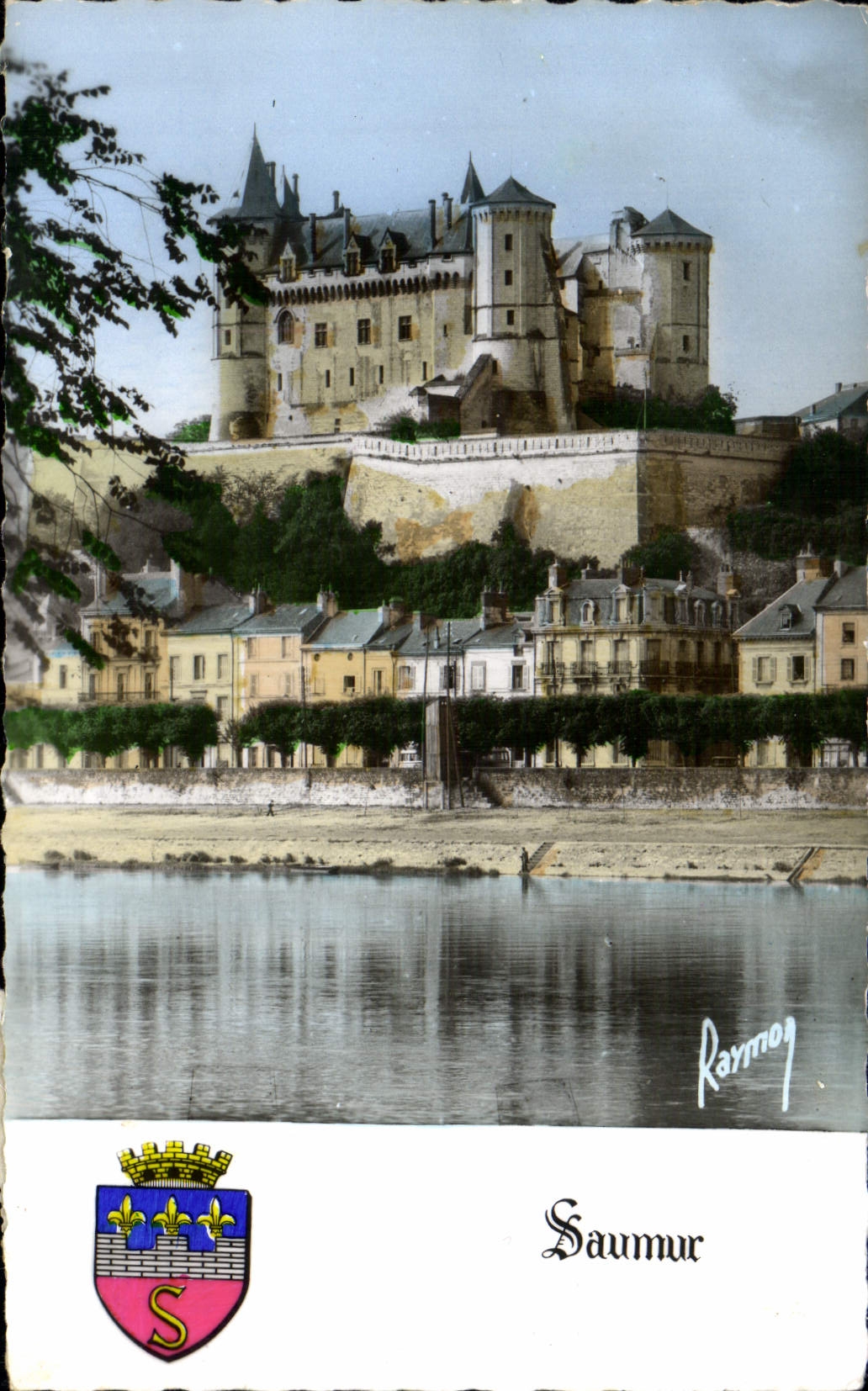 CPM Saumur Le Chateau vu de la Loire