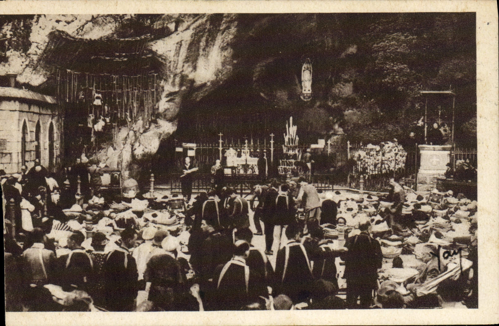 VINTAGE POSTCARD Heavy Patients In front of the Miraculous Cave