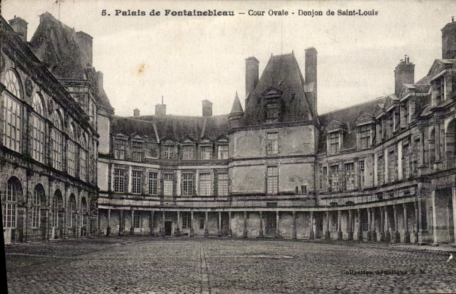CPA Palais de Fontainebleau Cour Ovale Donjon de Saint Louis