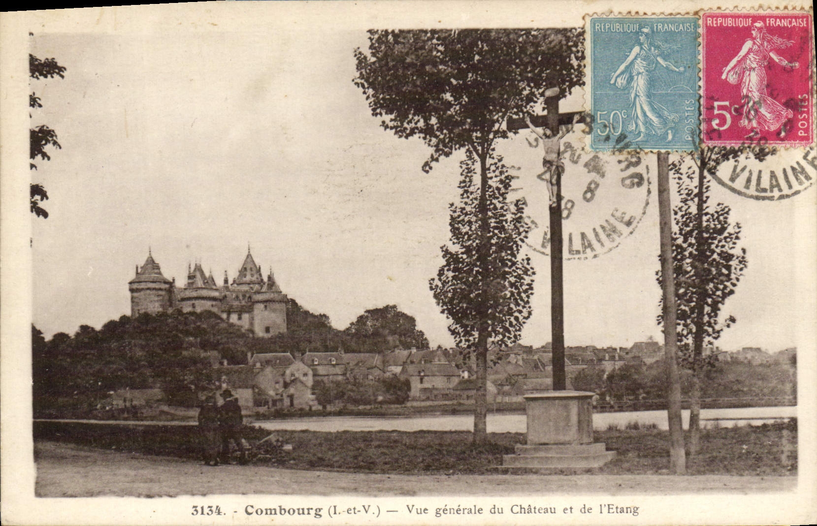 CPA Combourg Vue Generale du Chateau et de l'Etang