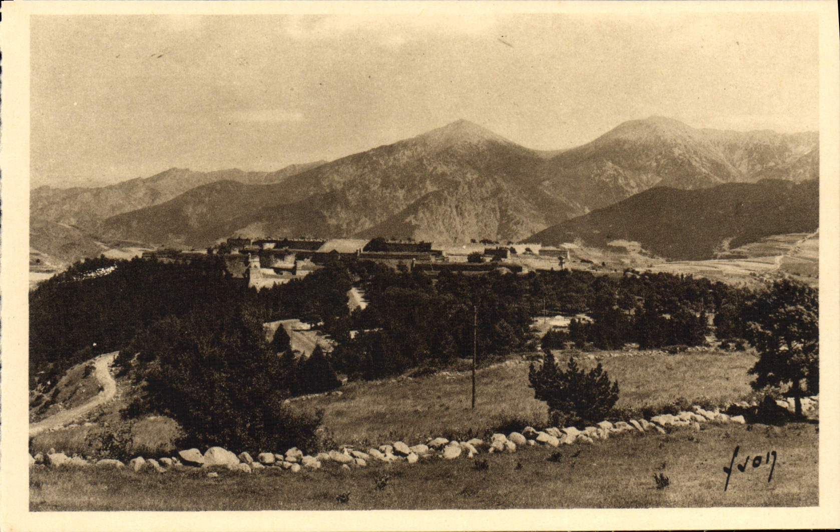 VINTAGE POSTCARD Louis Mount View