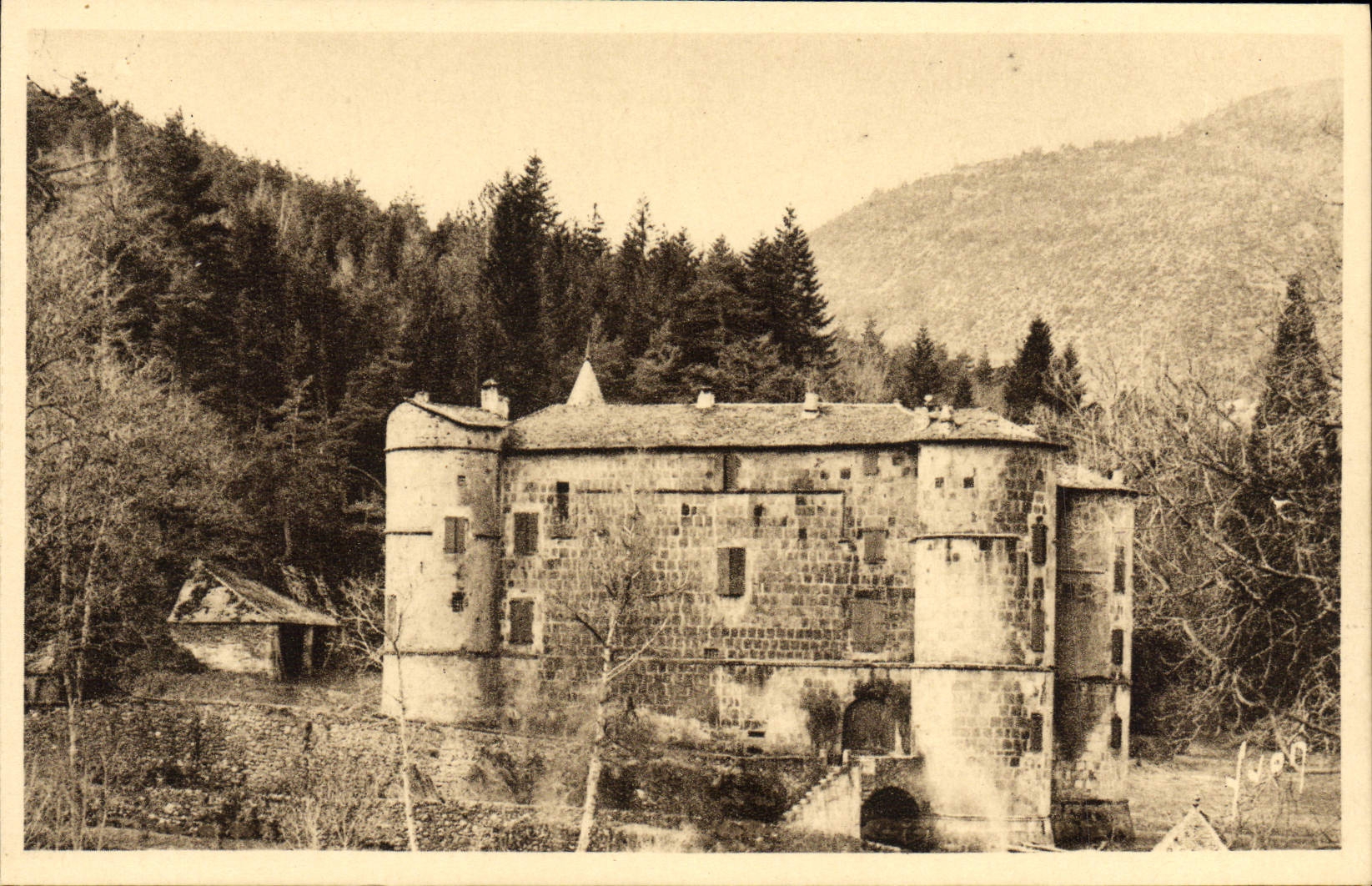 VINTAGE POSTCARD Surroundings of Meyrueis Castle of Roquedols