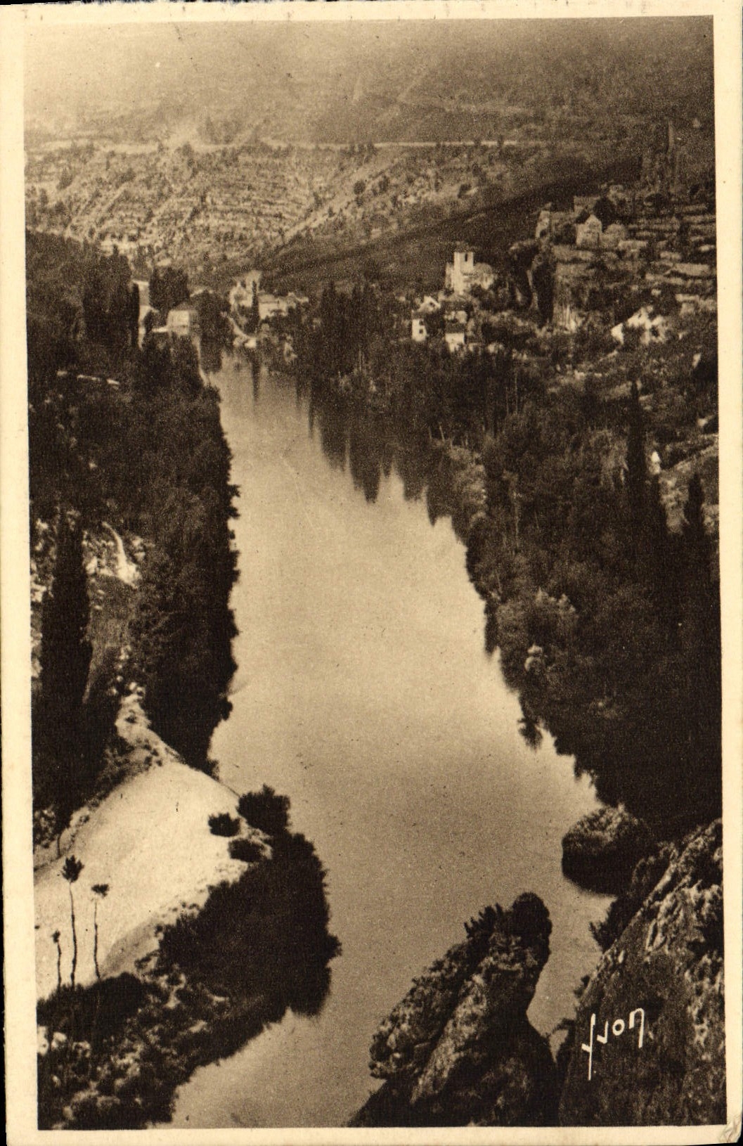 CPA Prades Le Tarn vu de la route de Sainte Enimie