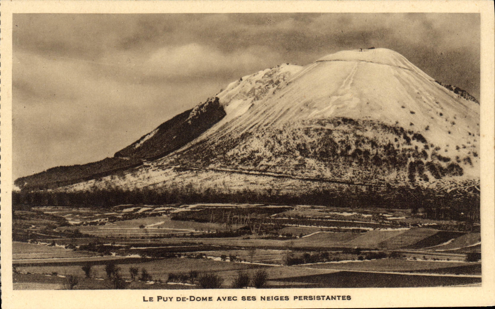 CPA Le Puy de Dome Avec ses Neiges Persistantes 