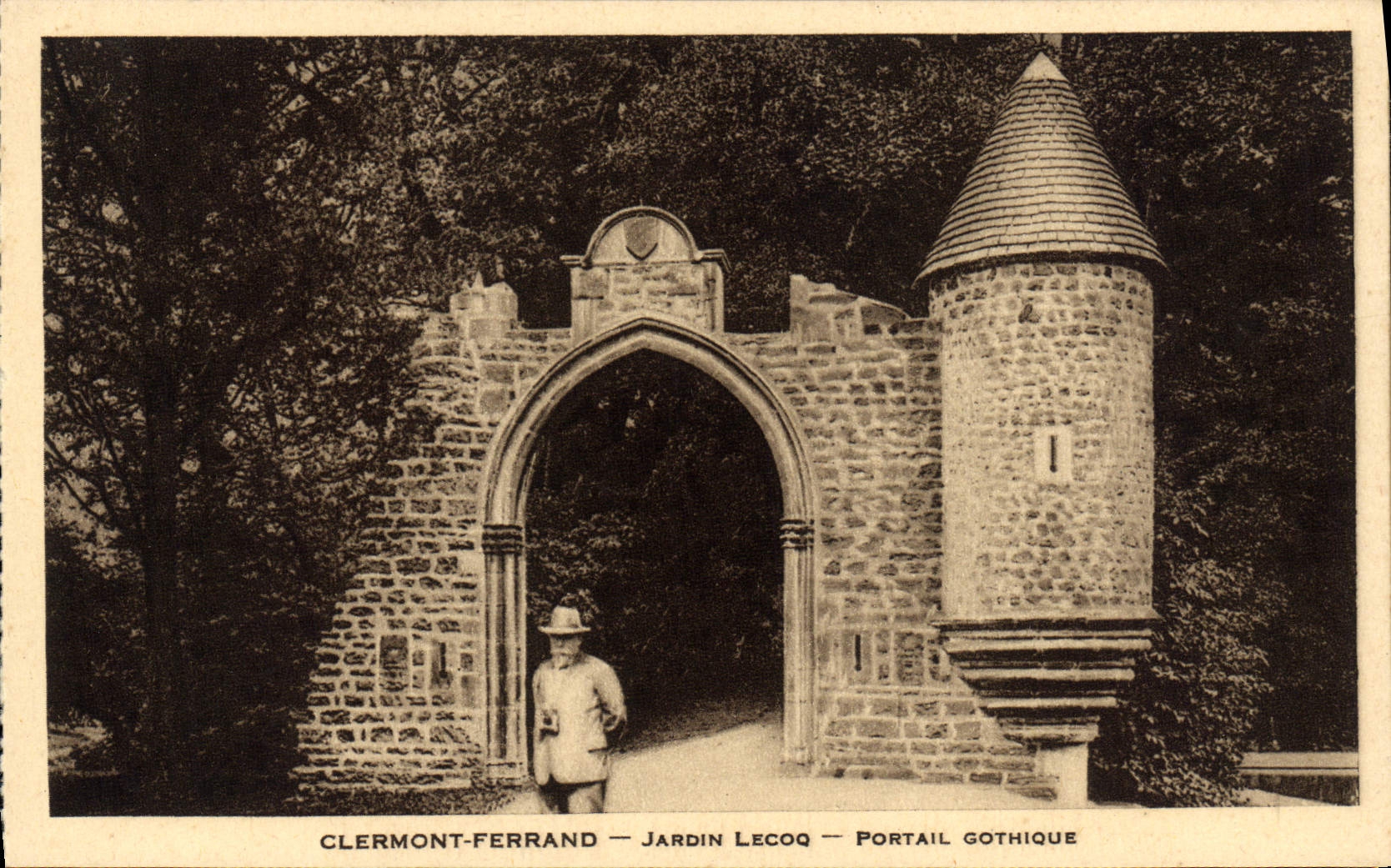 Puerta gótica de Lecoq del jardín de Clermont-Ferrand de la POSTAL de la VENDIMIA