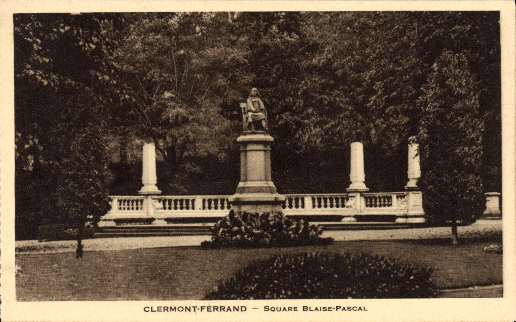 Jardín público Blaise Pascal de Clermont-Ferrand de la POSTAL de la VENDIMIA