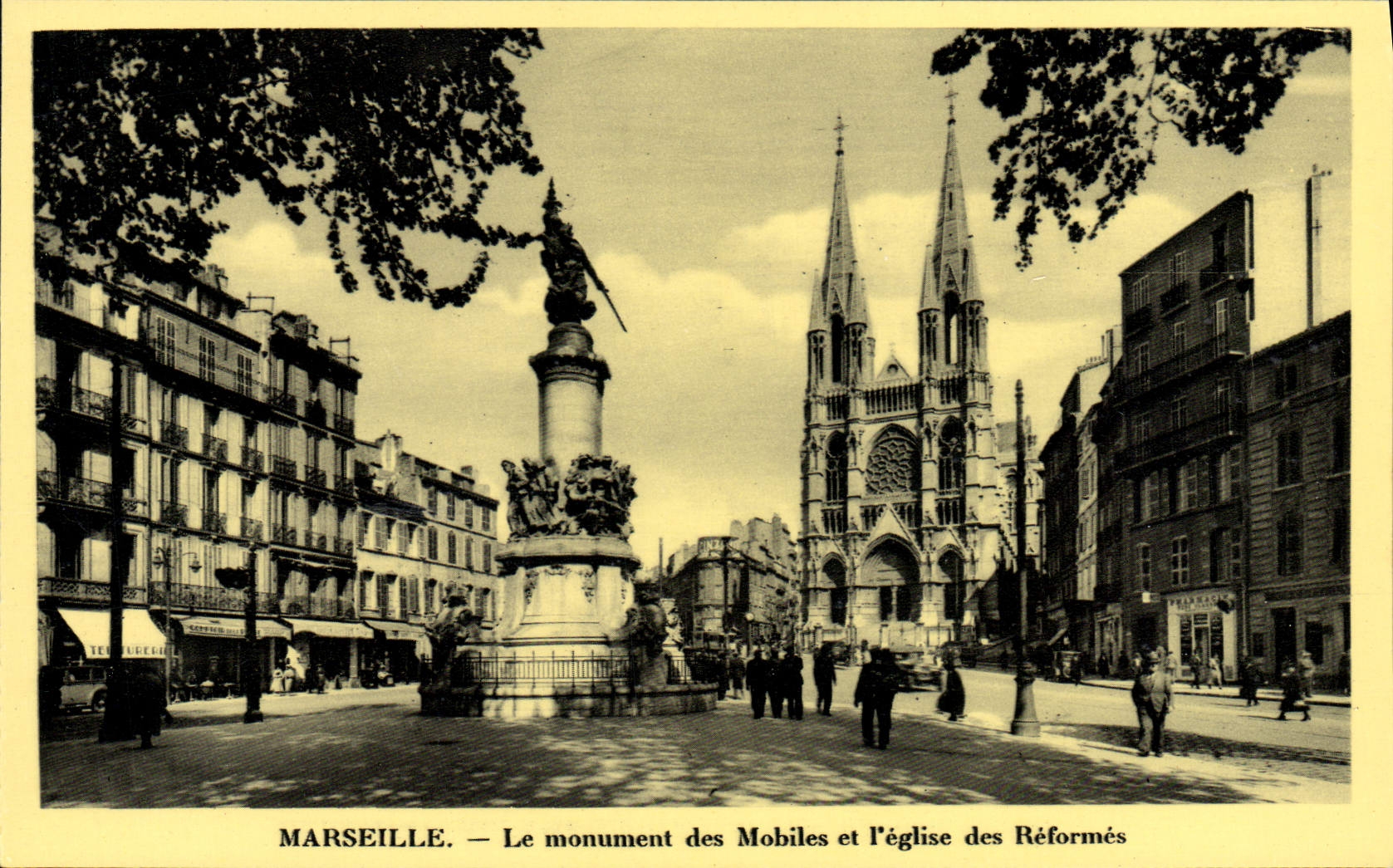 CPA Marseille Le Monument des Mobiles et l'eglise des Reformes 