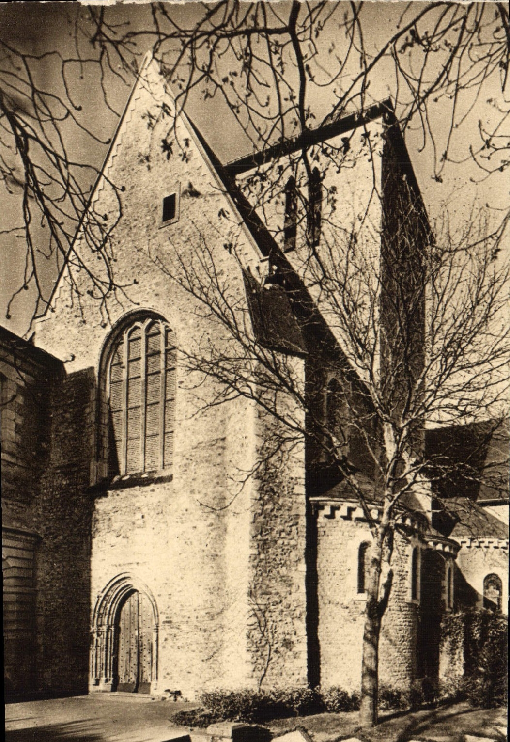 CPA Solesmes L'entree de l'Eglise Abbatiale