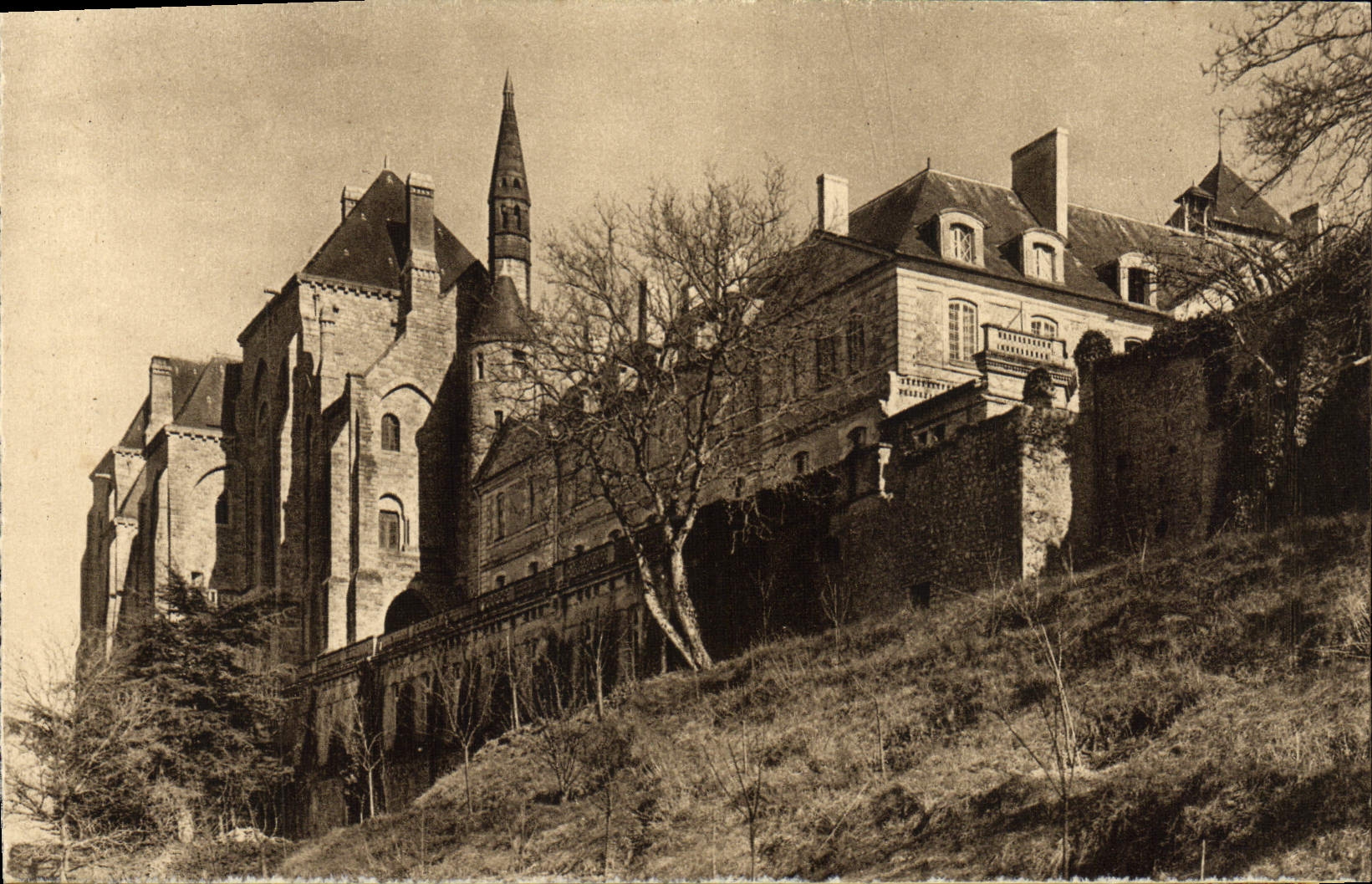 CPA Abbaye de Solesmes Le prieure et les batimens neufs