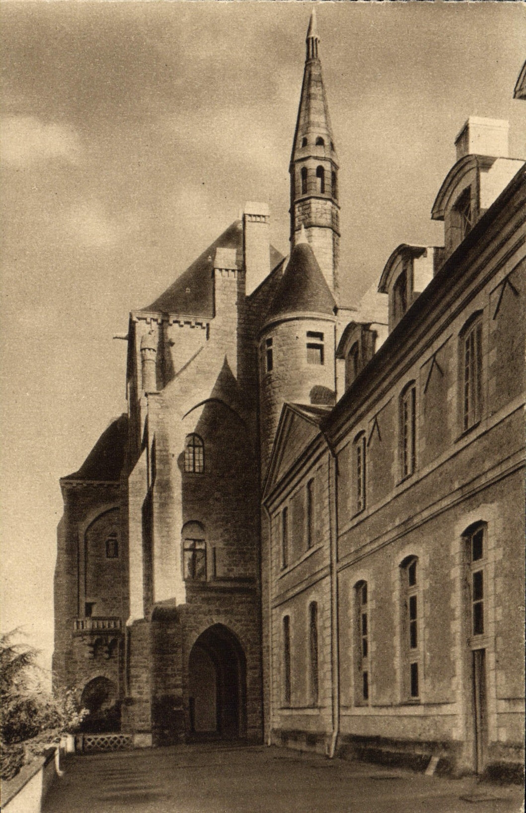 CPA Solesmes La Terrasse de l'Abbaye Saint Pierre