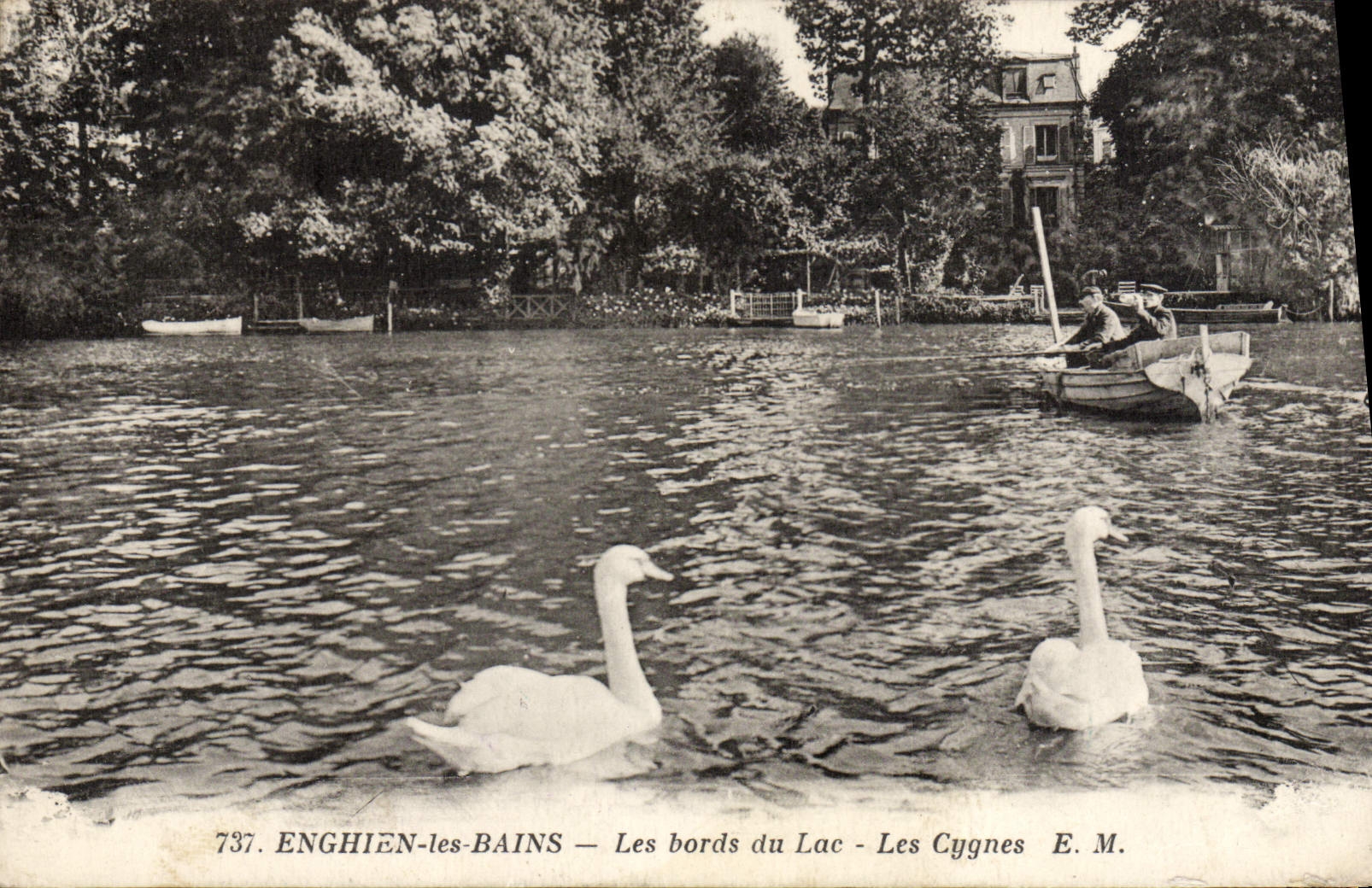 CPA Enghien Les Bains Les Bords Du Lac Les Cygnes Bateau Barque