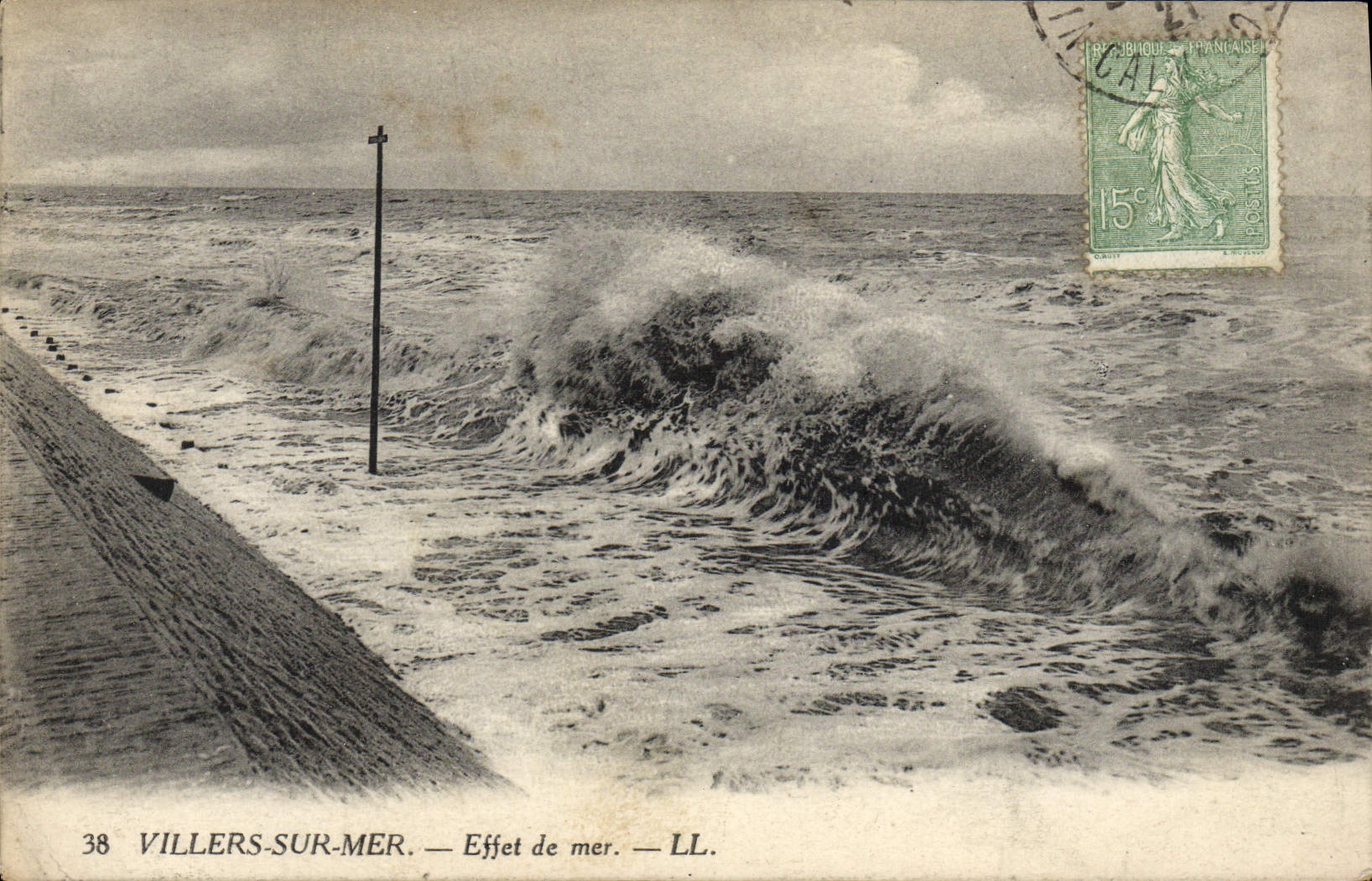 VINTAGE POSTCARD Villers On Sea Effect Sea
