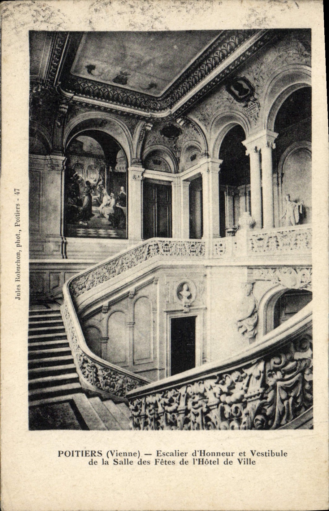 CPA Poitiers Escalier D'Honneur Et Vestibule de la salle des fetes de l'hotel de ville