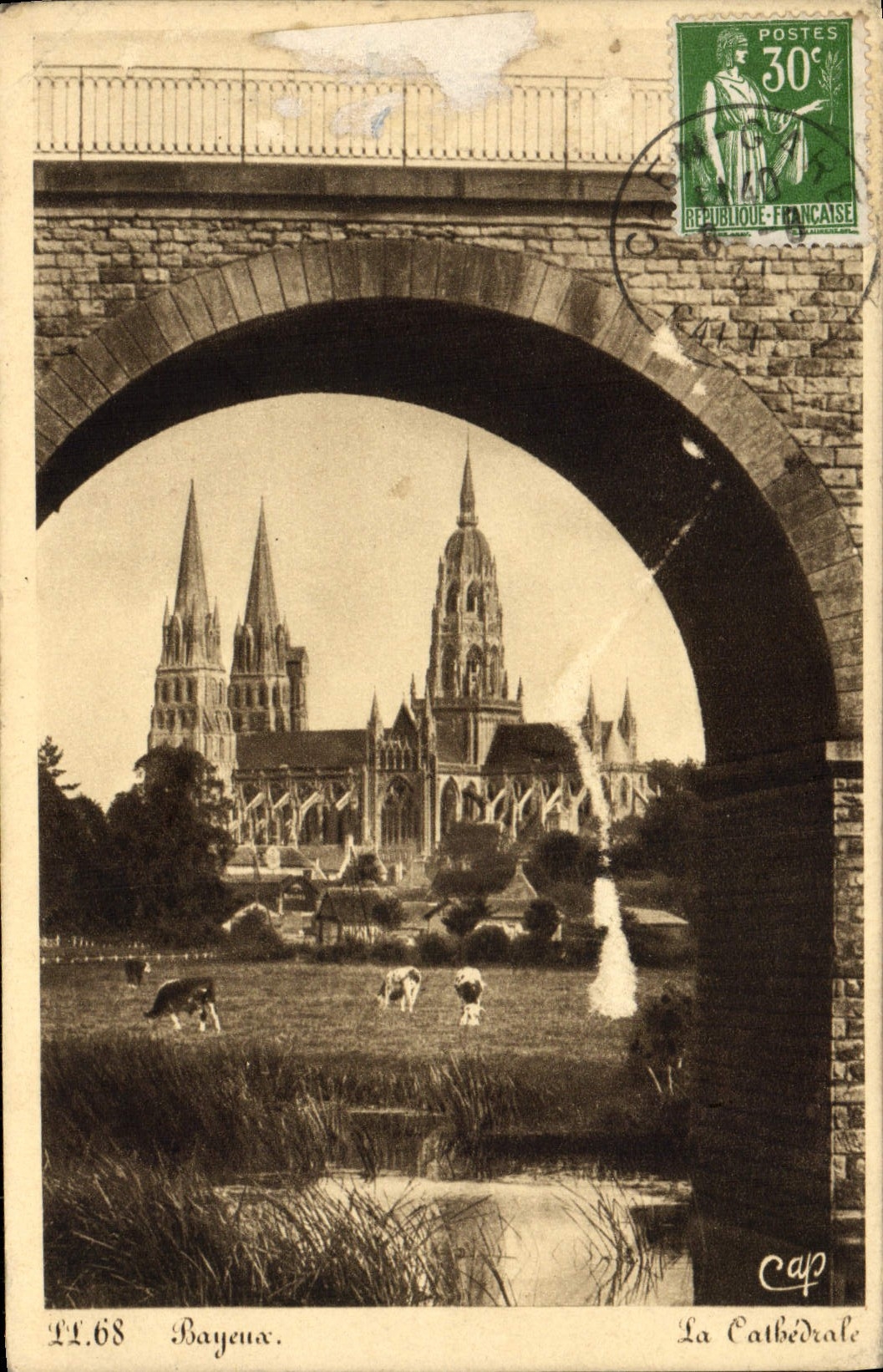 POSTAL Bayeux de la VENDIMIA las vacas de la catedral