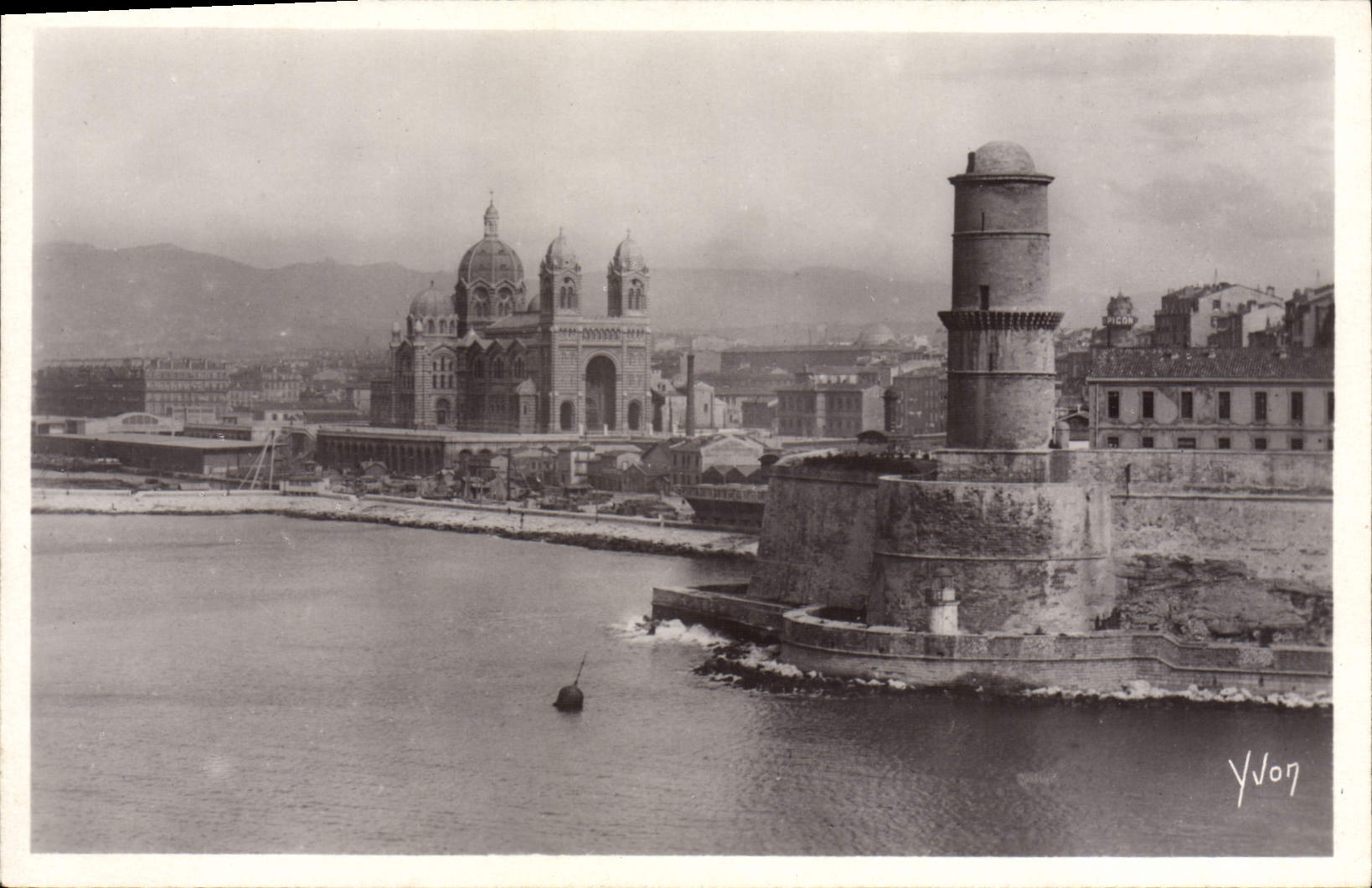 CPA Marseille La Cathedrale Et Le Fort Saint Jean