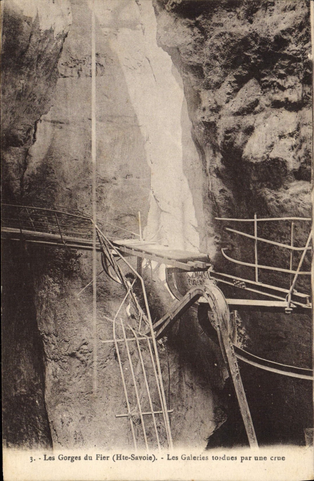 CPA Les Gorges Du Fier Les Galeries tordues par une crue 