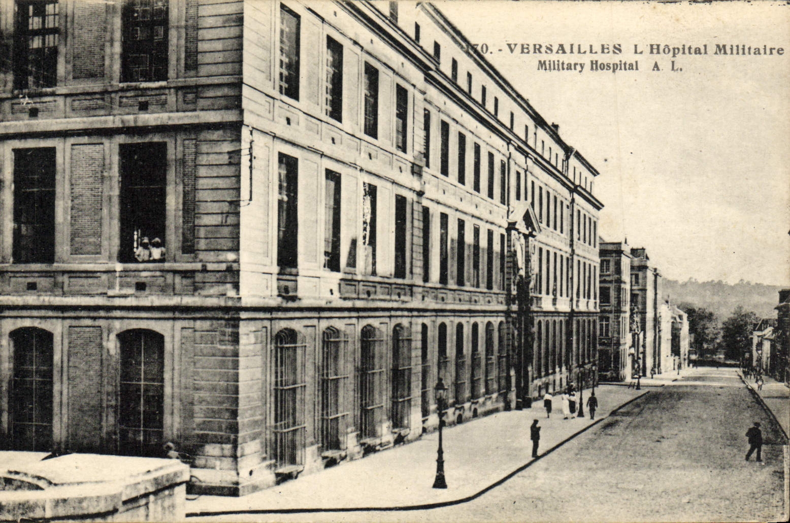 CPA Versailles L'Hopital Militaire Militaria