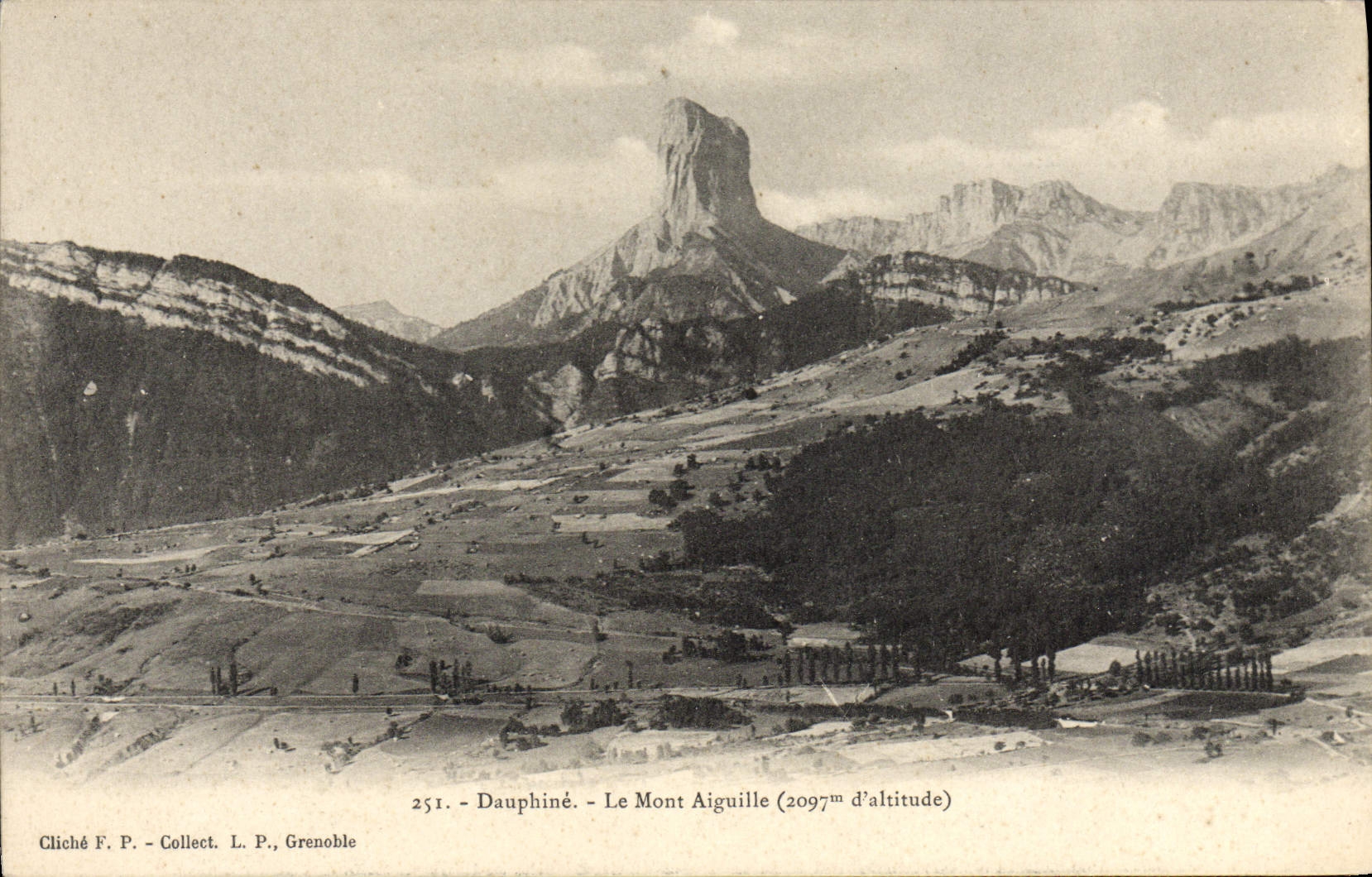 CPA Le Dauphine Le Mont aiguille