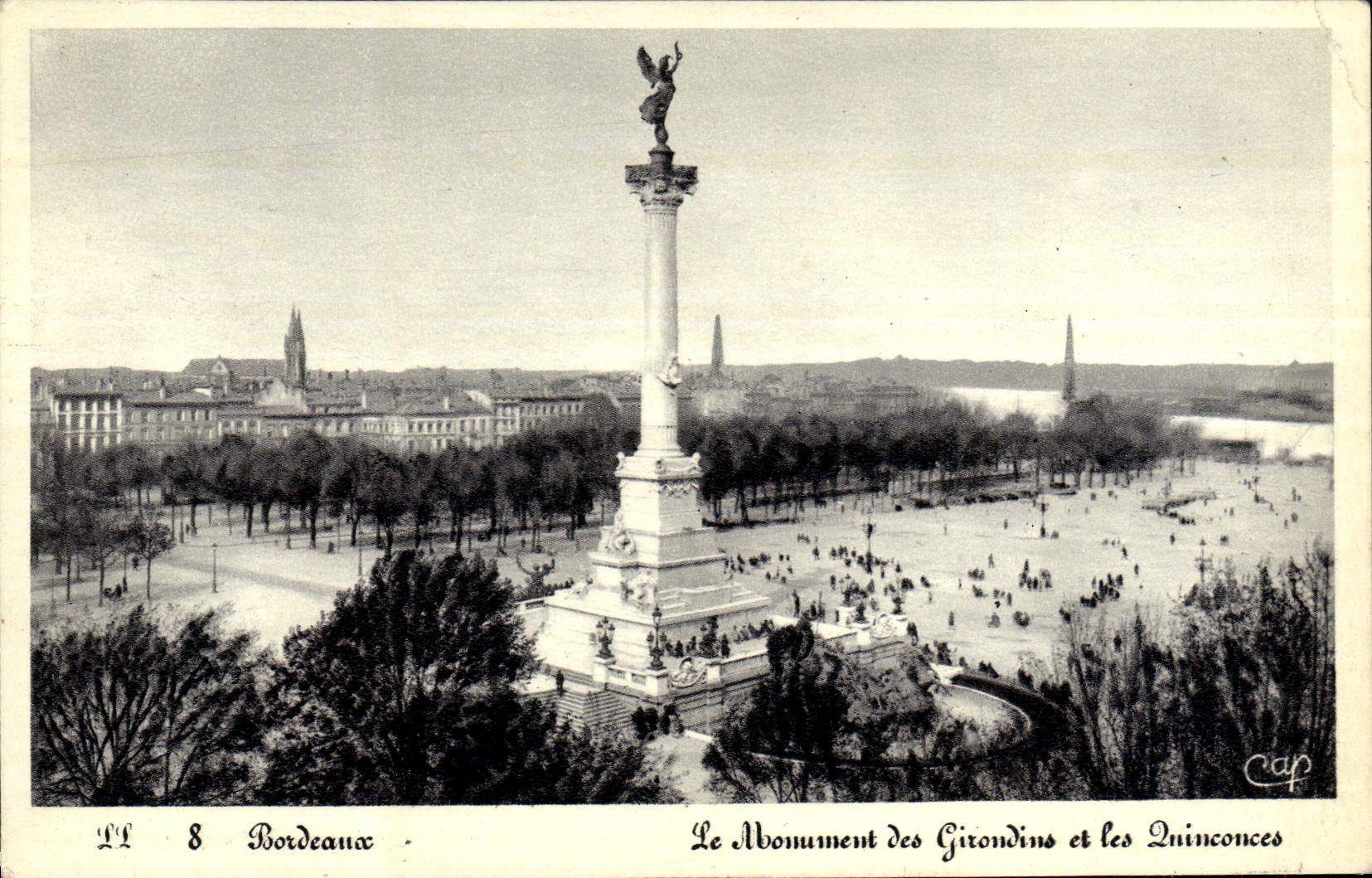 CPA Bordeaux Le Monument Des Girondins Et Les Quinconces