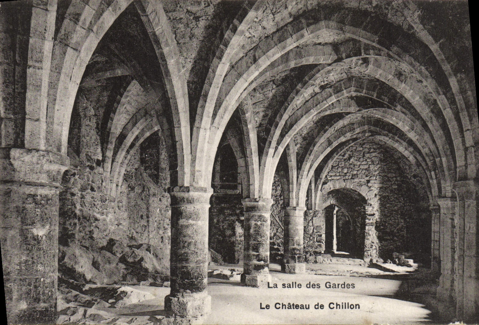 VINTAGE POSTCARD the Castle De Chillon the room of the guards