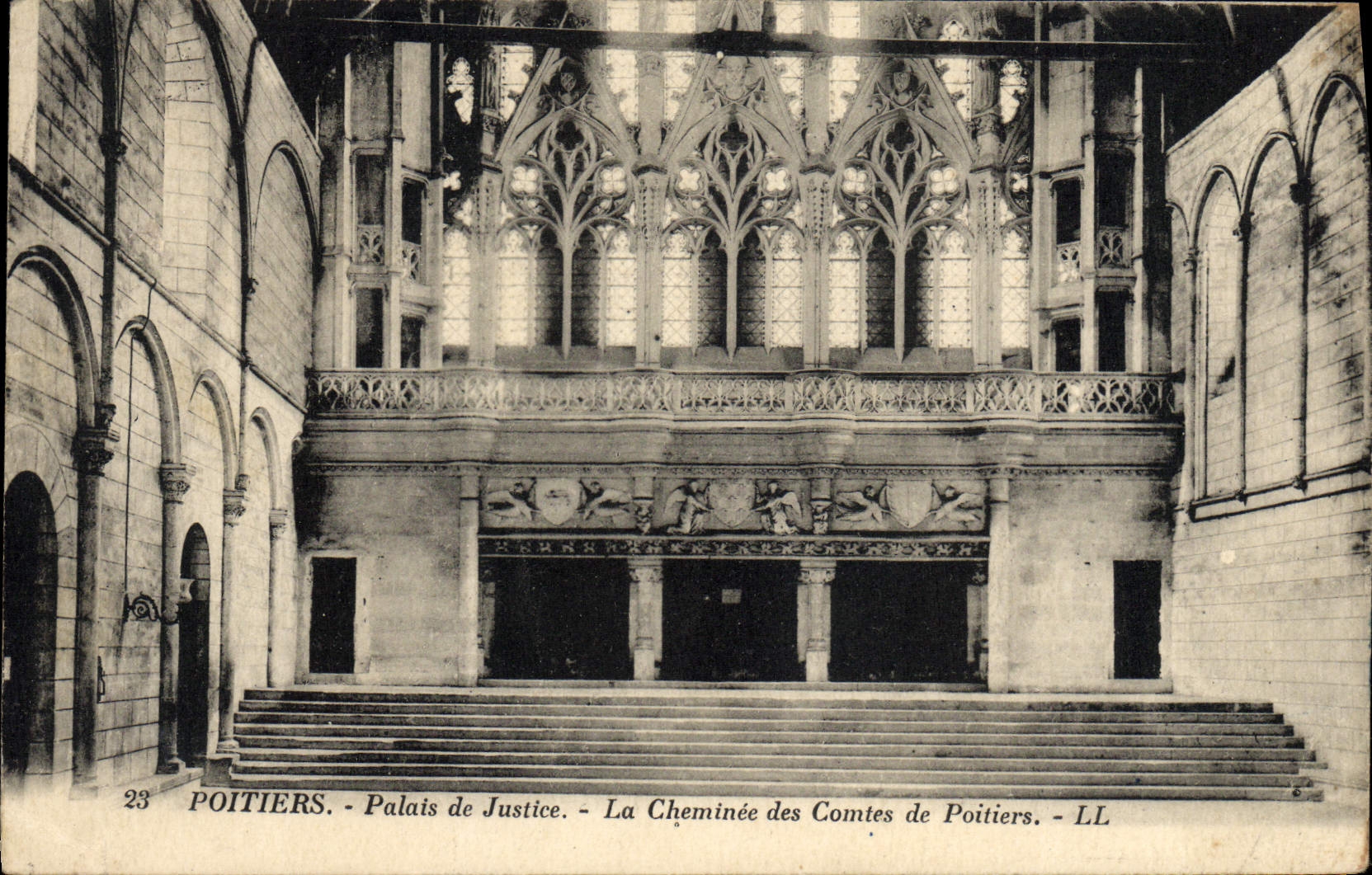 CPA Poitiers Palais De Justice La Cheminee Des Comtes De Poitiers