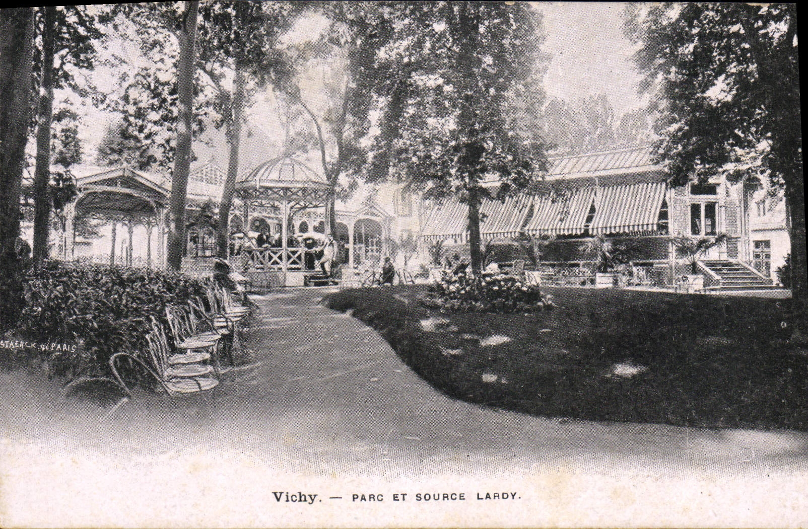CPA Vichy Parc Et Source Lardy