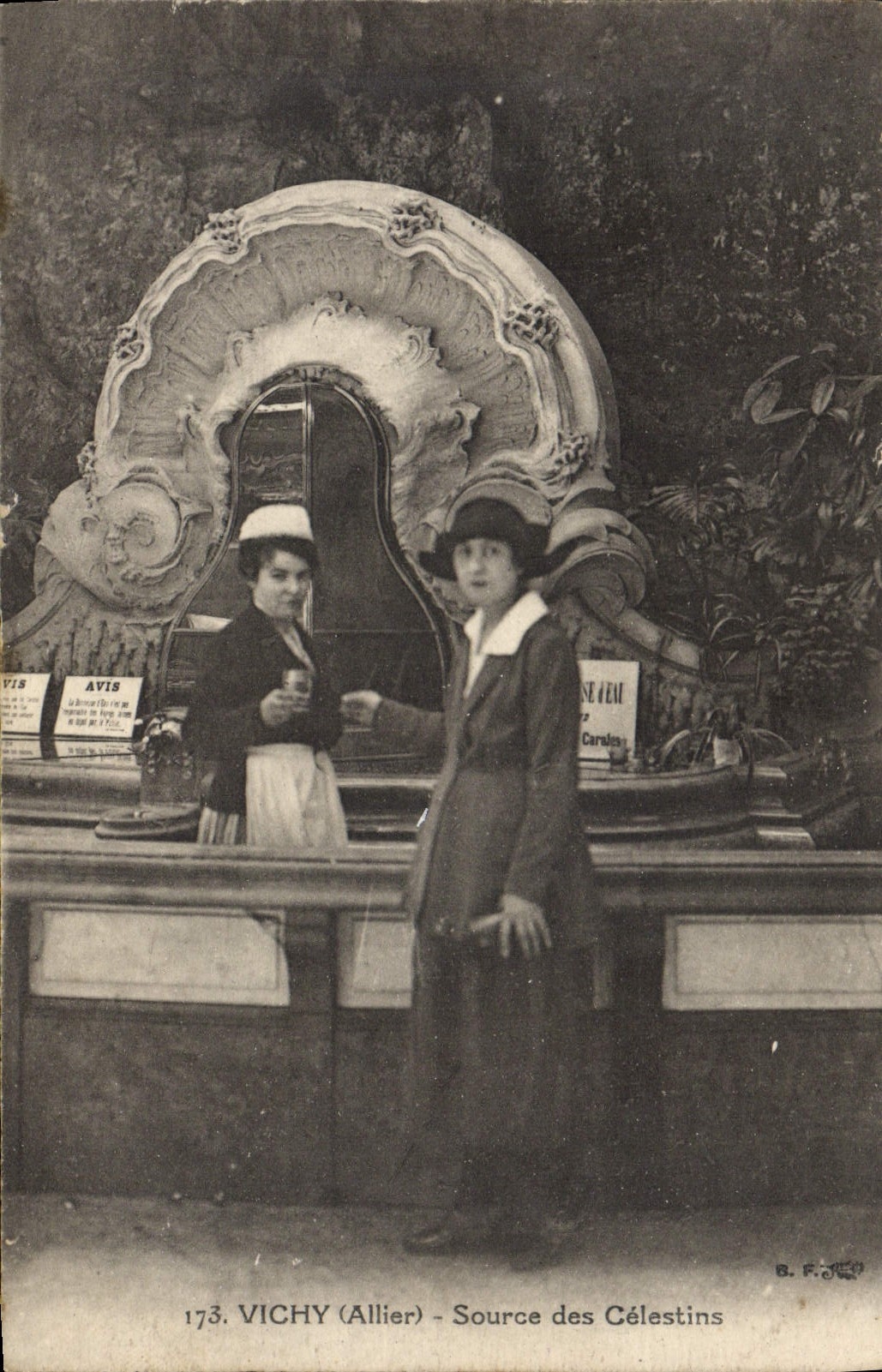 CPA Vichy Source des Celestins