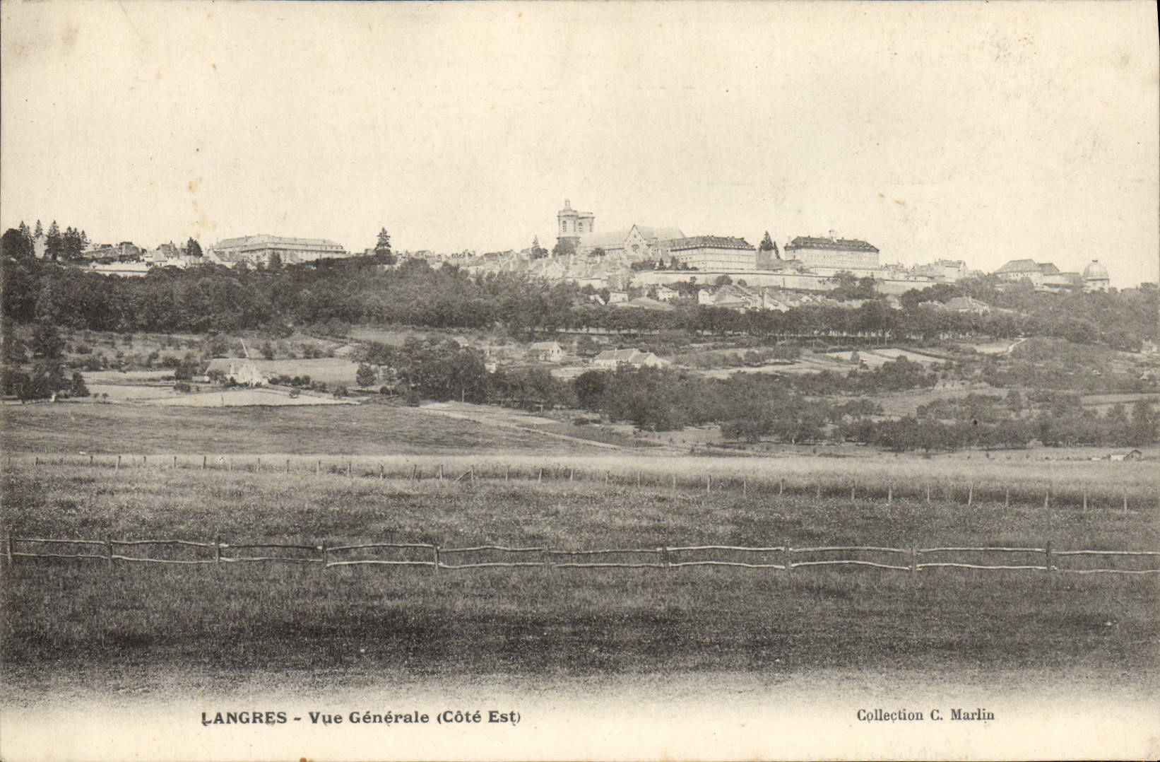 CPA Langres Vue Generale