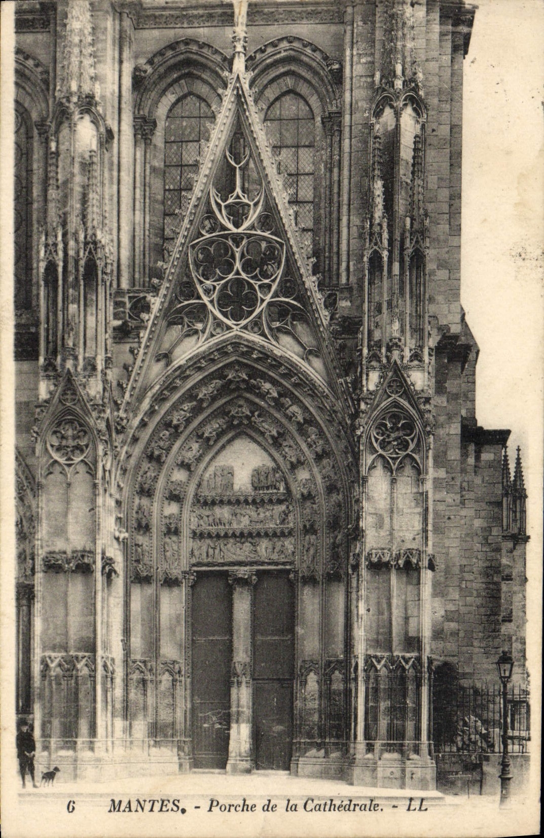 CPA Mantes Porche de la Cathedrale