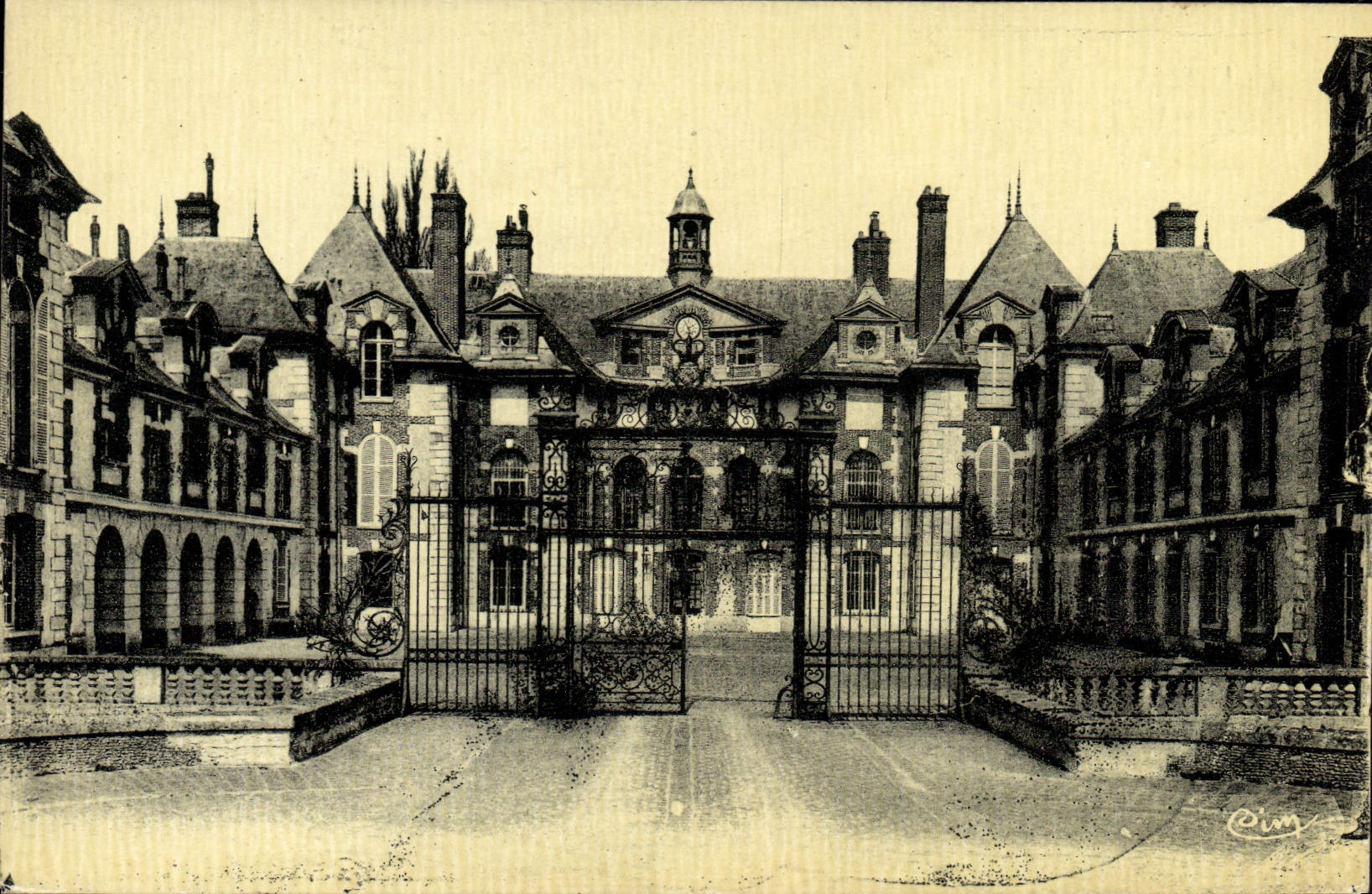 VINTAGE POSTCARD Boissy Light St Castle of Large Wood