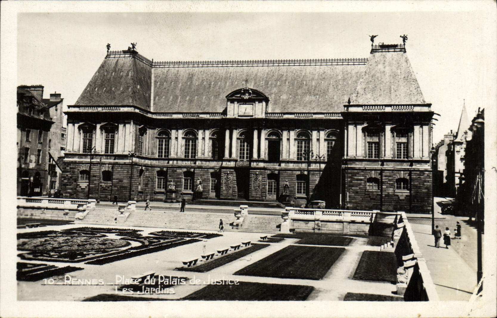 VINTAGE POSTCARD Rennes Places Law courts the Gardens