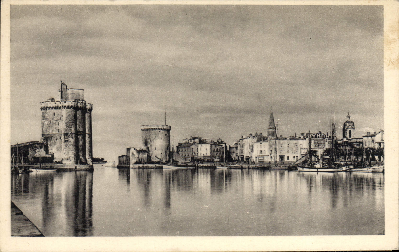 VINTAGE POSTCARD La Rochelle the Tower Saint Nicolas and the Tower of the Chain