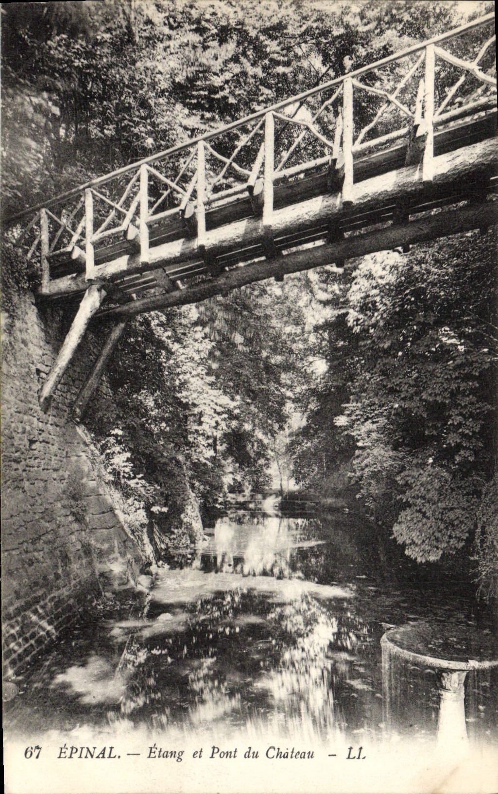 VINTAGE POSTCARD Epinal Pond and Pont of the Castle