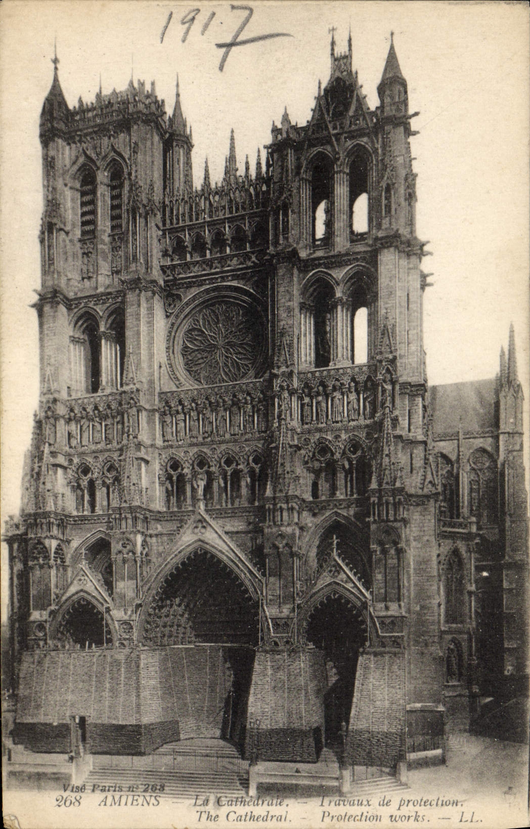 CPA Amiens La Cathedrale Travaux de protection Militaria