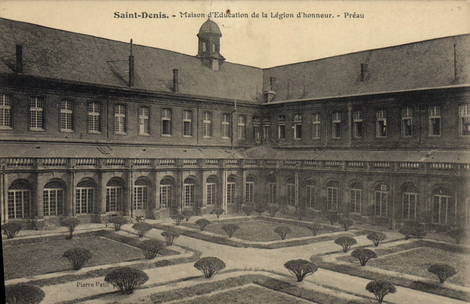 Casa santa de Denis de la POSTAL de la VENDIMIA de la educación de la legión de patio del honor
